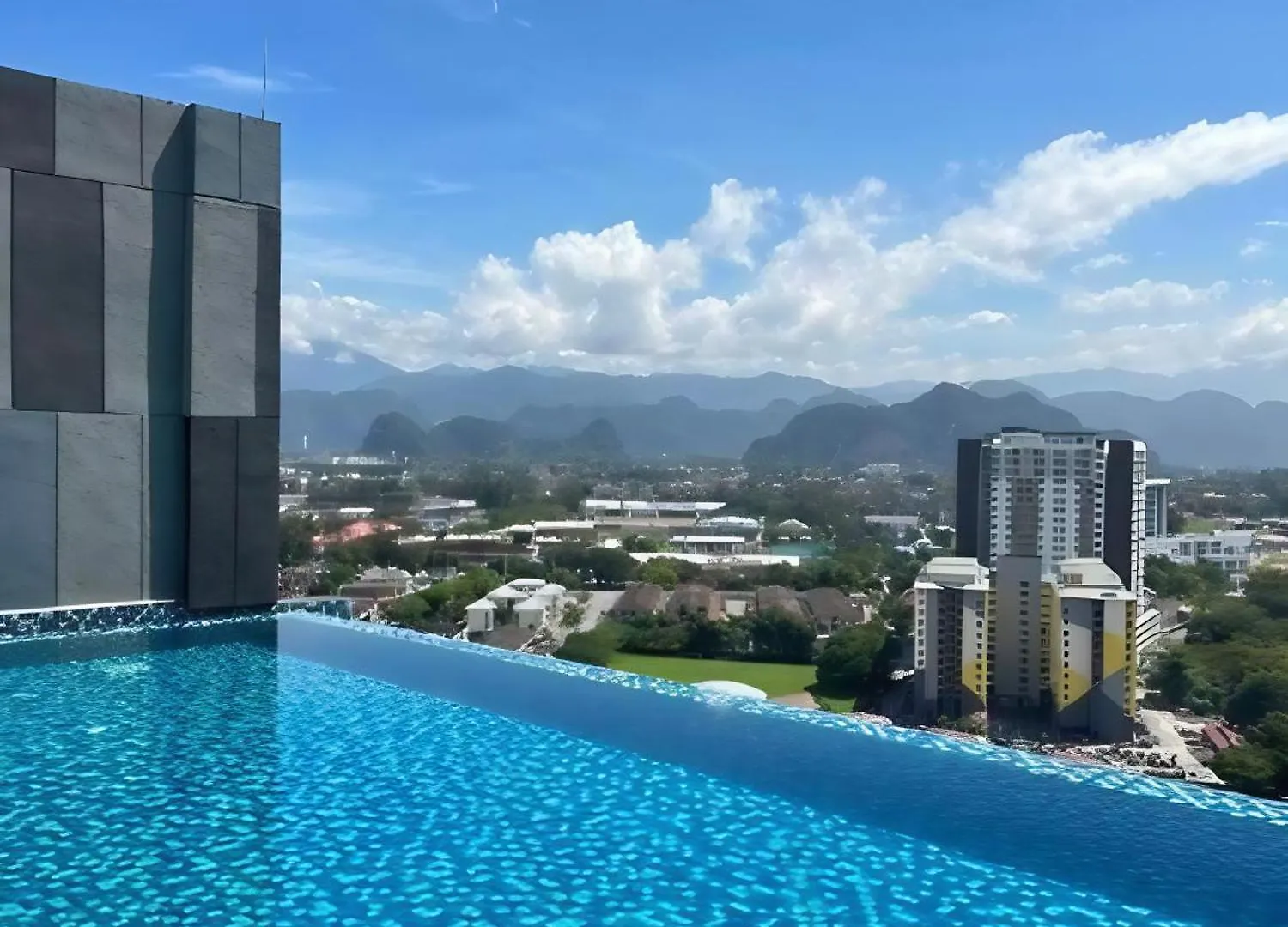 Jomstay - Horizon Suites Ipoh Town Skypool Apartment